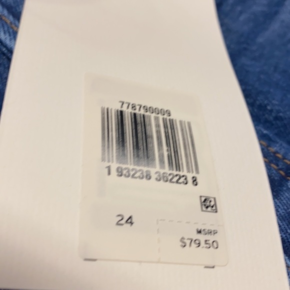 NWT‎ Levi’s Ribcage Distressed Cut Off Denim Shorts Size 24 - Picture 14 of 14